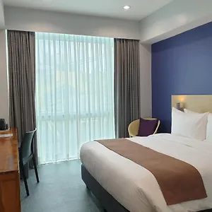 Leez Makati Отель Макати